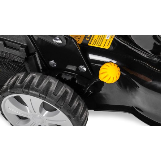 Изображение Бензиновая газонокосилка Champion LM4215