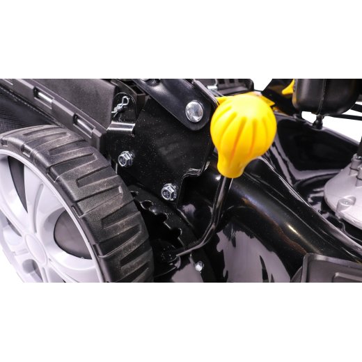 Изображение Газонокосилка бензиновая Champion LM4627,  3.5 л.с.