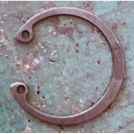 Кольцо стопорное внутреннее D32 подшипника большого шкива привода хода ST655