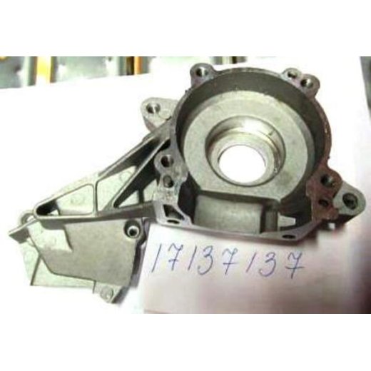 Картер бензопилы 137,142 левая половина